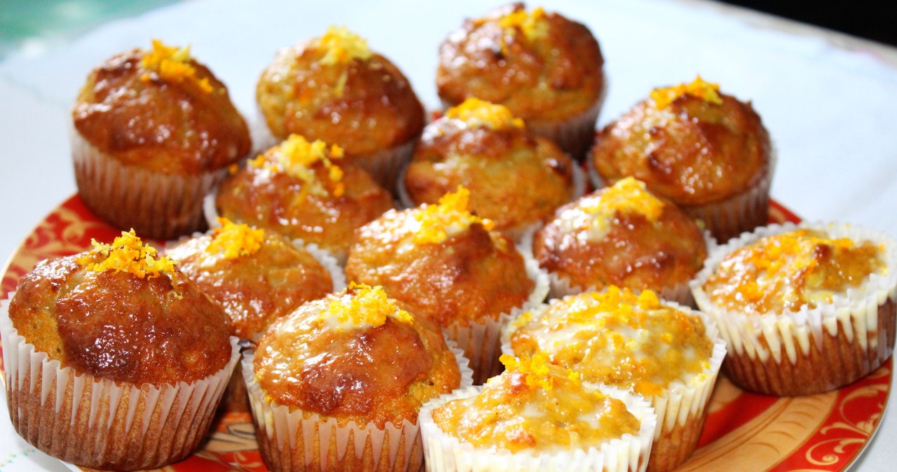 Mięciutkie babeczki dyniowe z dodatkiem starej skórki z pomarańczy to deser, który podbija podniebienia /schmidt13 /123RF/PICSEL