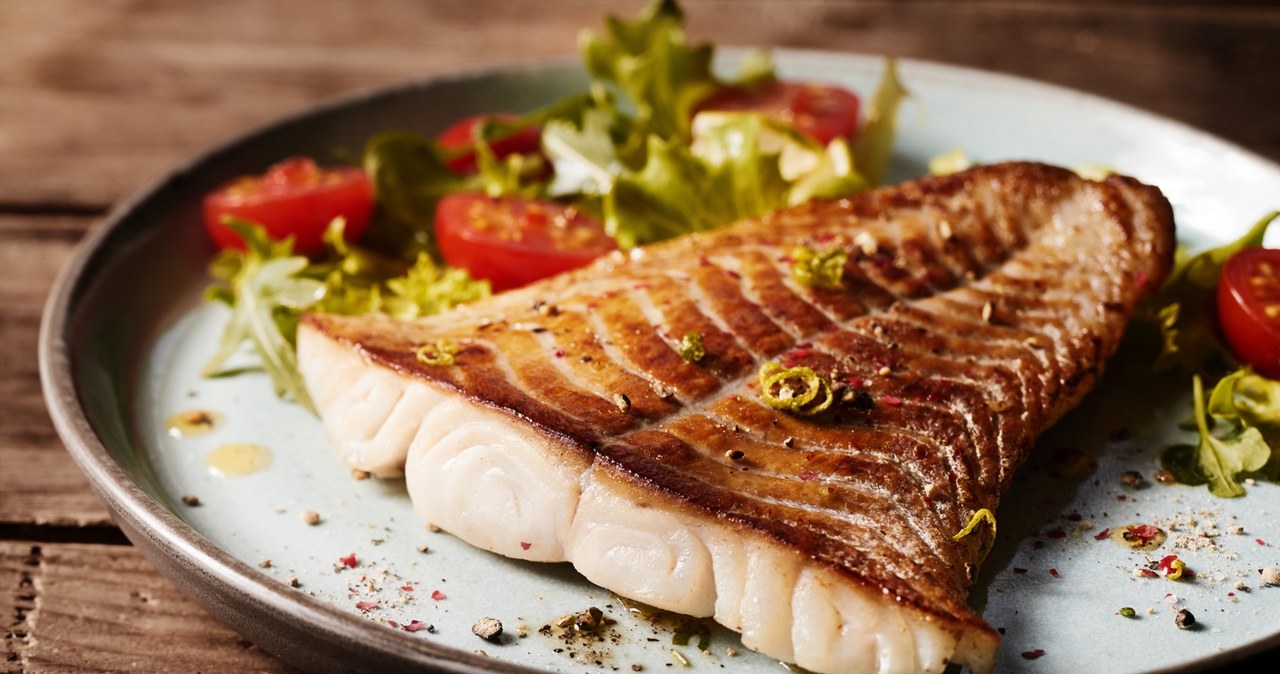 Miecznik to smaczna ryba, której jednak nie należy jeść zbyt często. Wszystko przez rtęć. /foodandmore /123RF/PICSEL