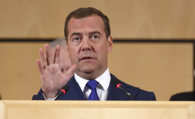 Miedwiediew: Przyszłością może być czterodniowy tydzień pracy