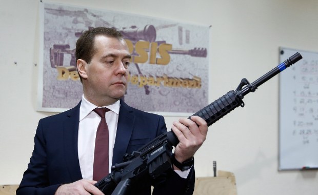 Miedwiediew: Uznanie nowych władz Ukrainy to "aberracja" 