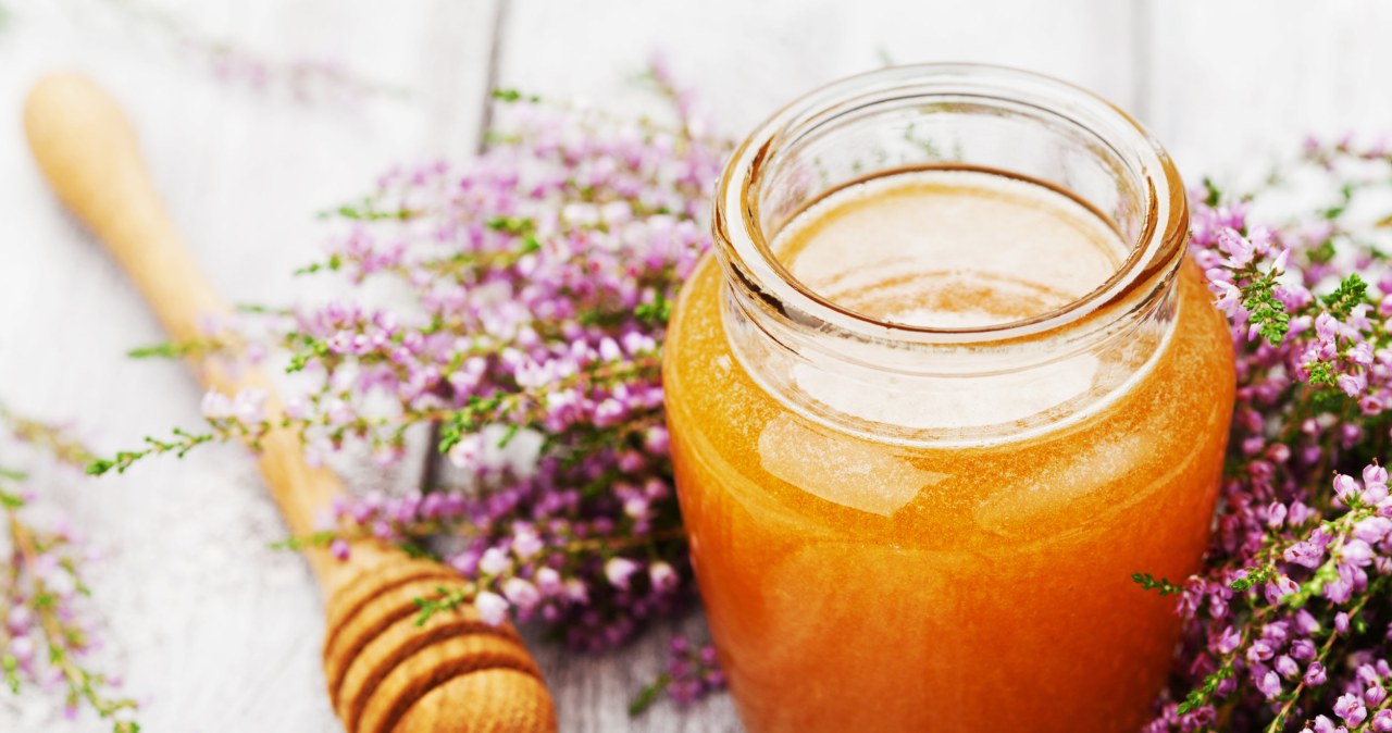 Między innymi miód wrzosowy jest dobrym wyborem /123RF/PICSEL