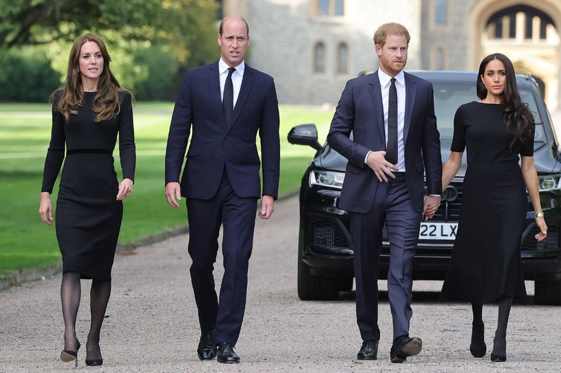 Między Kate i Williamem oraz Meghan Markle i Harrym można było zobaczyć spory dystans /Chris Jackson /Getty Images