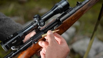 Międzychód: Myśliwy postrzelony na polowaniu