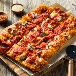 Międzynarodowy Dzień Pizzy. Jak zrobić pyszną, kwadratową pizzę?