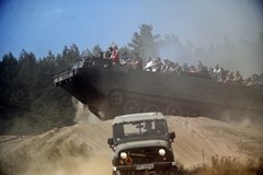 Międzynarodowy Zlot Pojazdów Militarnych „Gąsienice i Podkowy” w Bornem Sulinowie
