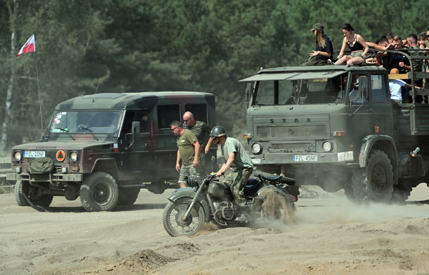 Międzynarodowy Zlot Pojazdów Militarnych w Bornem Sulinowie /	Marcin Bielecki   /PAP