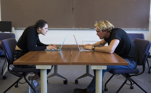 Miej głowę na karku! Jak nie siedzieć przed komputerem?