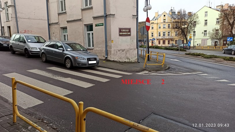Miejsce 2. Parkowanie bezpośrednio na przejściu dla pieszych / Fot: Straż Miejska Chełm /