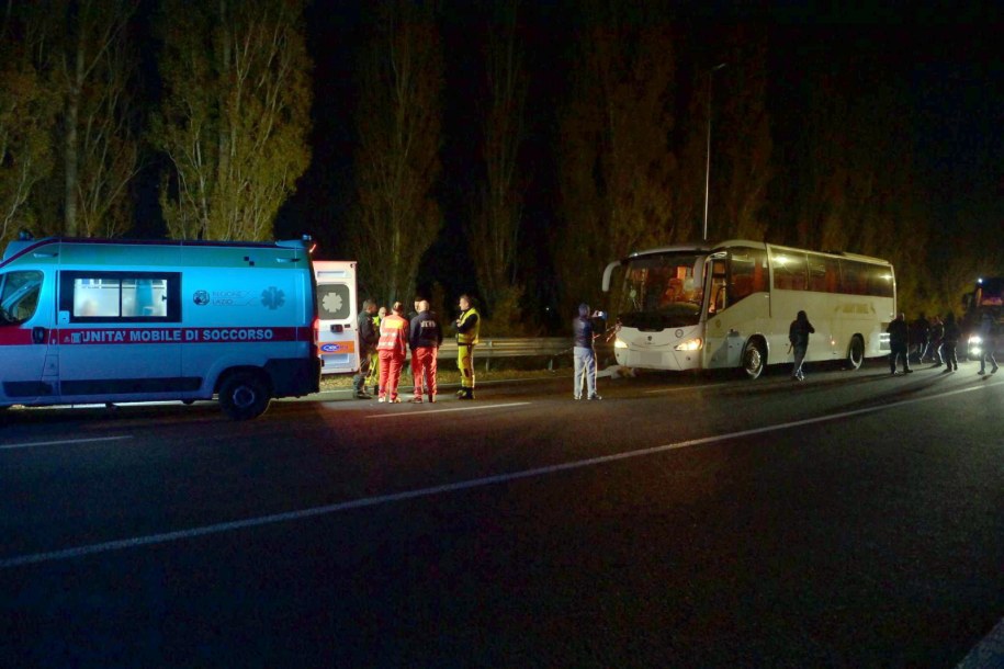 Miejsce ataku na autokar z kibicami /EMILIANO GRILLOTTI /PAP/EPA