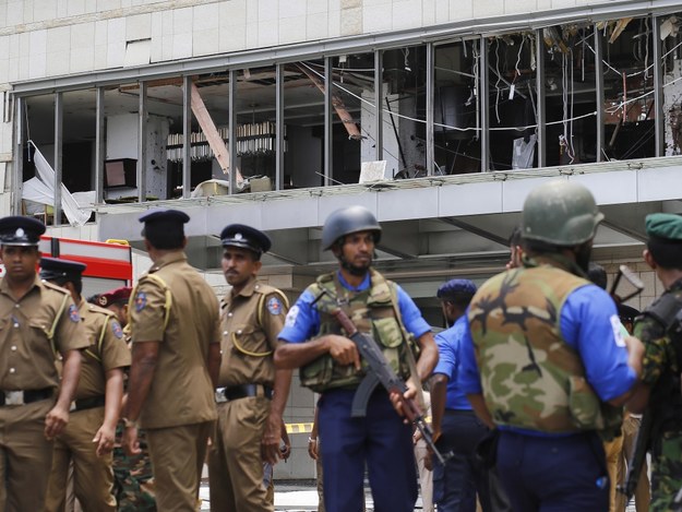 Miejsce jednej z eksplozji na Sri Lance /M.A. PUSHPA KUMARA /PAP/EPA