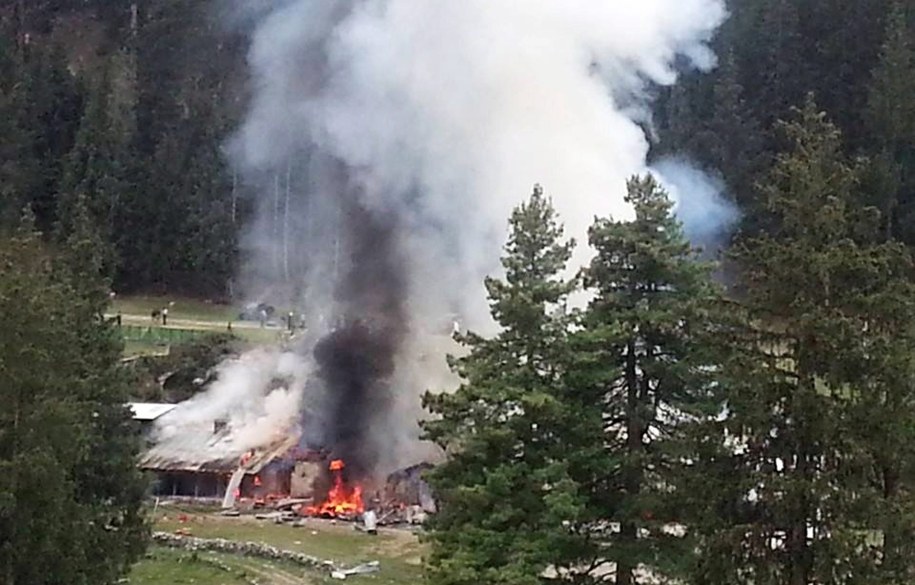 Miejsce katastrofy śmigłowca /STR /PAP/EPA