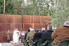 Miejsce katastrofy smoleńskiej w trzecią rocznicę