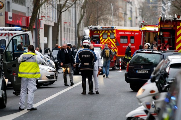 Miejsce kolejnej strzelaniny w Paryżu /YOAN VALAT  /PAP/EPA
