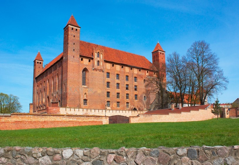 Miejsce, które przenosi w czasie. Imponujący zamek na Pomorzu przyciąga tłumy