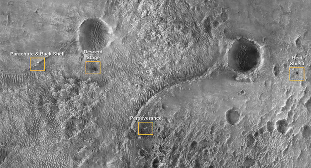 The landing site of the Perseverance Rover and the locations of the fall of individual parts of the lander through the lens of the MRO / NASA / JPL-Caltech / University of Arizona / Press material