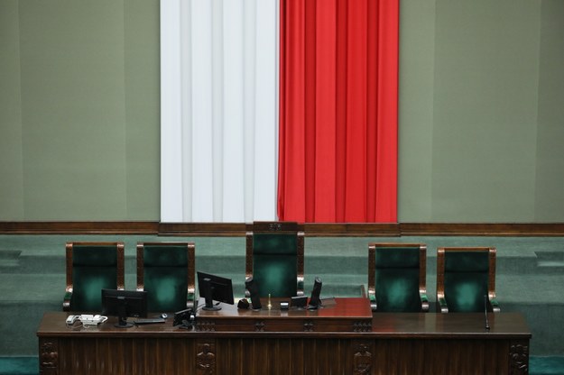 Miejsce marszałka Sejmu w sali plenarnej /Paweł Supernak /PAP