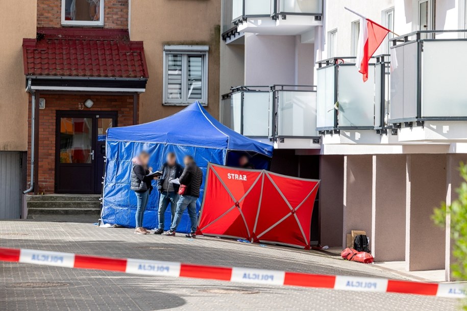 Miejsce morderstwa kobiety na Osiedlu Leśnym w Koziegłowach /Paweł Jaskółka /PAP