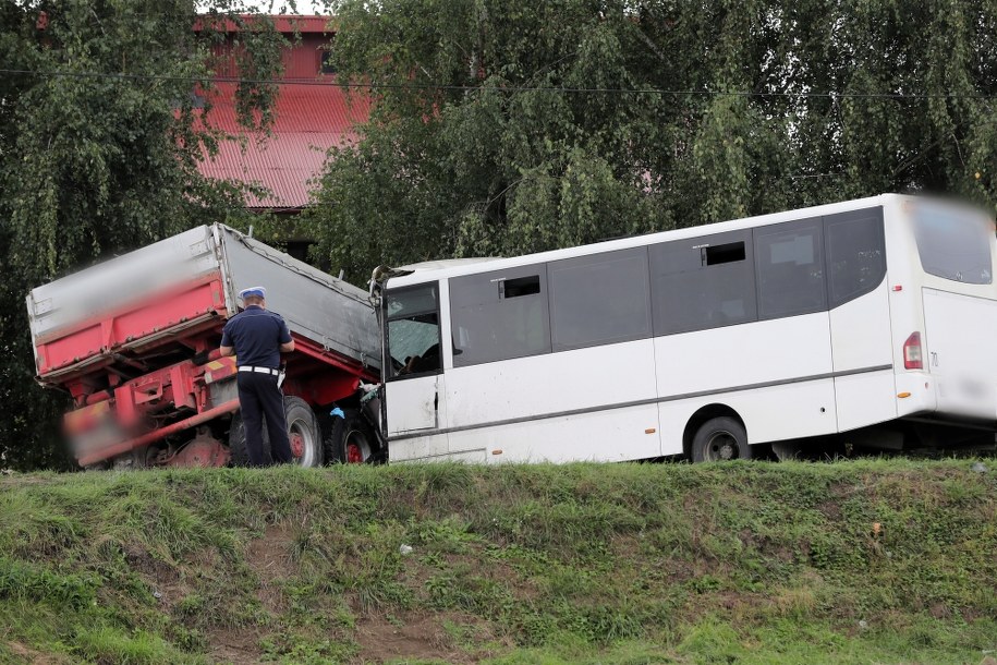 Miejsce poniedziałkowego wypadku w Świniarsku koło Nowego Sącza / 	Grzegorz Momot    /PAP