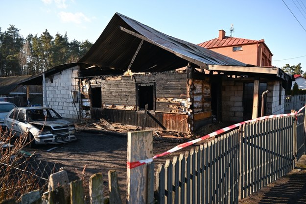 Miejsce pożaru domu jednorodzinnego w miejscowości Idalin /Wojtek Jargiło /PAP