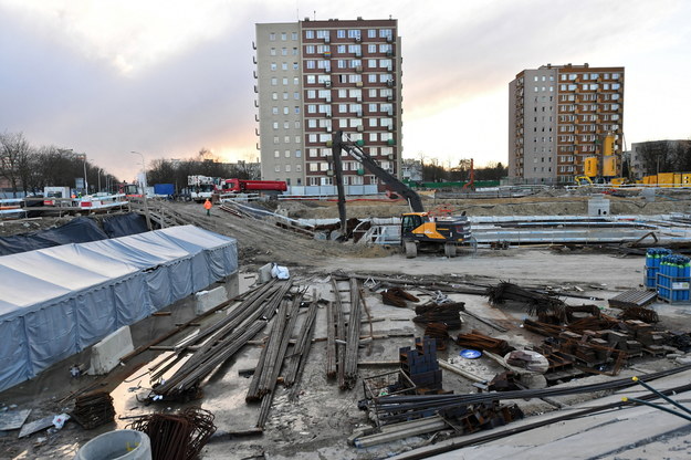 Miejsce śmiertelnego wypadku na budowie drugiej linii metra przy. ul. Bazyliańskiej na warszawskim Targówku /Piotr Nowak /PAP