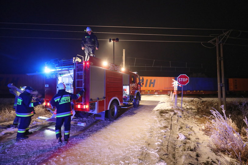 Miejsce śmiertelnego wypadku na niestrzeżonym przejeździe kolejowym w miejscowości Many koło Tarczyna /PAP/Paweł Supernak /PAP