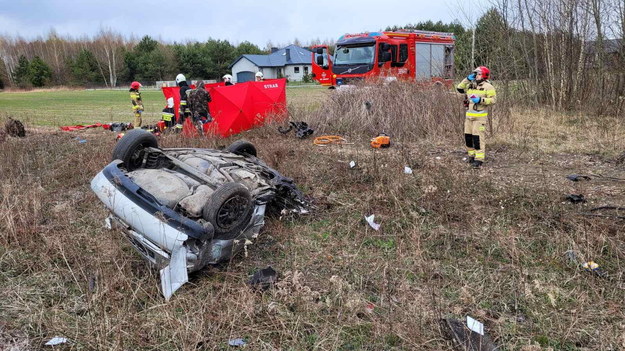 Miejsce śmiertelnego wypadku na przejeździe kolejowym w miejscowości Jadachy /KM PSP w Tarnobrzegu /PAP