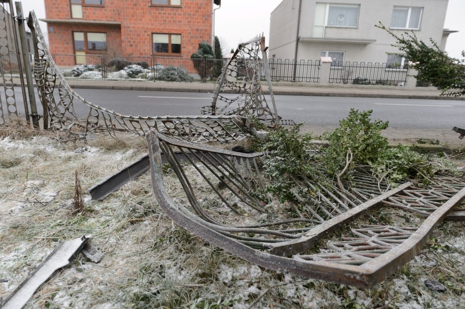 Miejsce śmiertelnego wypadku w miejscowości Rataje /Jakub Kaczmarczyk /PAP