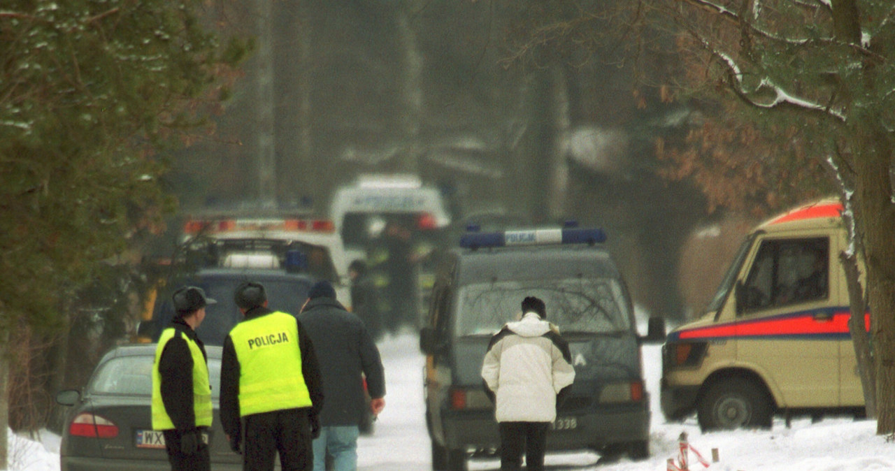 Miejsce strzelaniny pomiędzy policją a bandytami w Magdalence. Zdjęcie wykonane 6 marca 2003 roku /Wojciech Grzędziński /Reporter