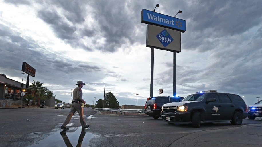 Miejsce strzelaniny w El Paso /	LARRY W. SMITH /PAP/EPA