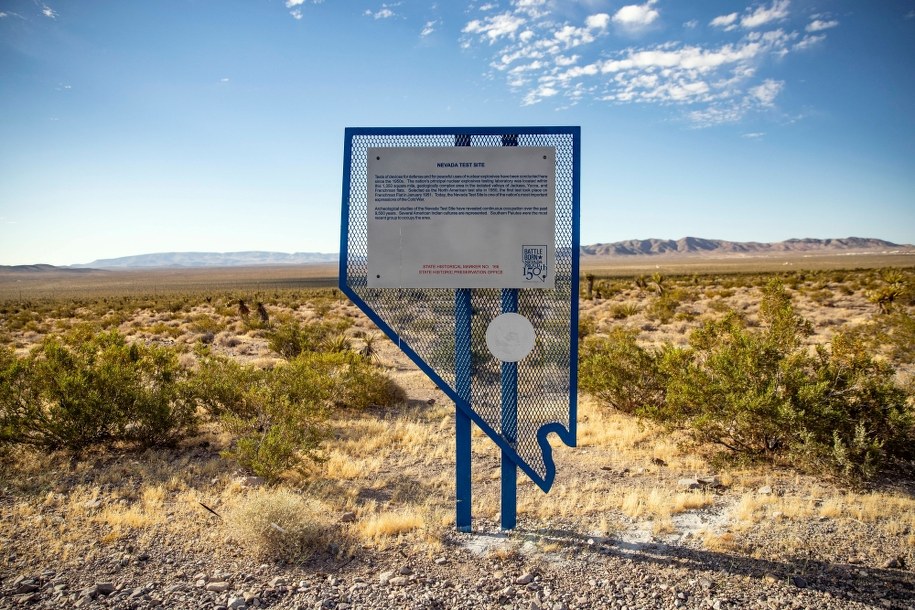 Miejsce testów atomowych w Newadzie, zdj. archiwalne /ETIENNE LAURENT /PAP/EPA