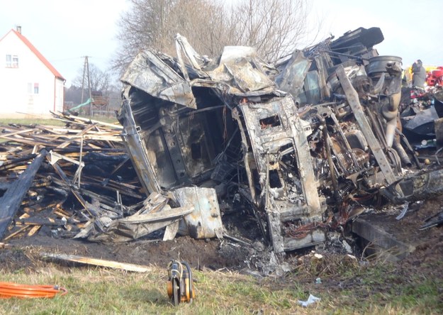 Miejsce tragicznego wypadku, do którego doszło w rejonie miejscowości Osowy Grąd /Policja /PAP/EPA
