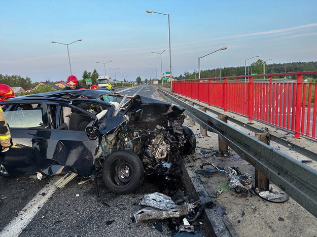 Miejsce tragicznego wypadku na drodze krajowej nr 9 w miejscowości Boksycka /KP PSP w Ostrowcu Świętokrzyskim /PAP