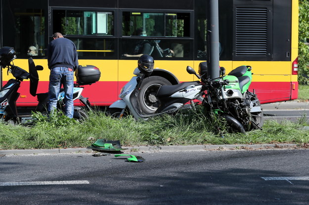 Miejsce tragicznego wypadku przy skrzyżowaniu al. Palki i ul. Pankiewicza w Łodzi /Roman Zawistowski /PAP