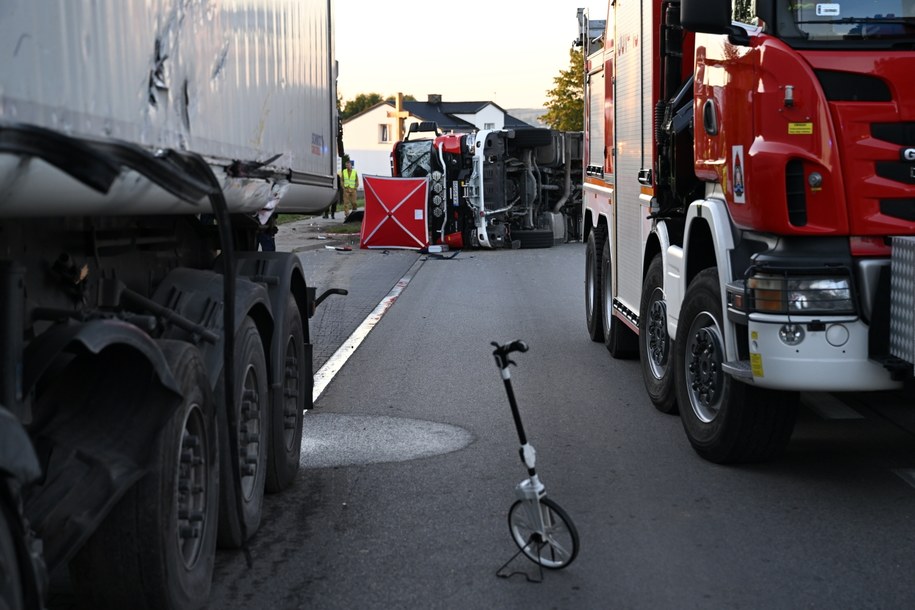 Miejsce tragicznego wypadku, w którym zginęli strażacy / 	Adam Warżawa    /PAP