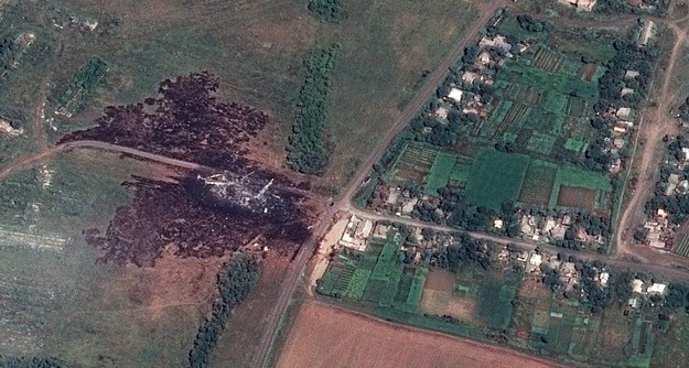 Miejsce, w którym spadł zestrzelony boeing, na zdjęciu satelitarnym /Airbus DS / AllSource Analysis / HANDOUT /PAP/EPA