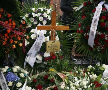 "Miejsce Witolda Pyrkosza w polskiej kulturze współczesnej pozostanie trwałe, a jego niezapomniane role zawsze będą w naszej wdzięcznej pamięci" - podkreślił w liście odczytanym podczas uroczystości pogrzebowych aktora wicepremier, minister kultury prof. Piotr Gliński.