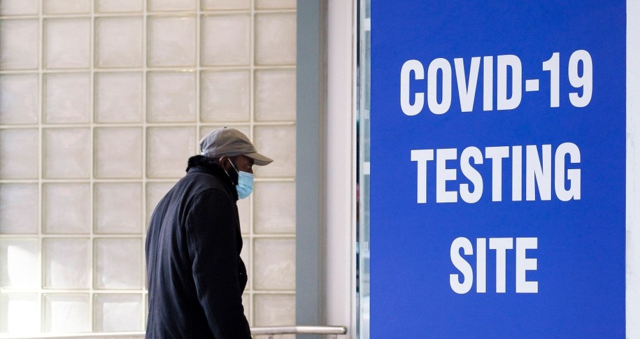 Miejsce wykonywania testów na koronawirusa w Nowym Jorku /JUSTIN LANE /PAP/EPA