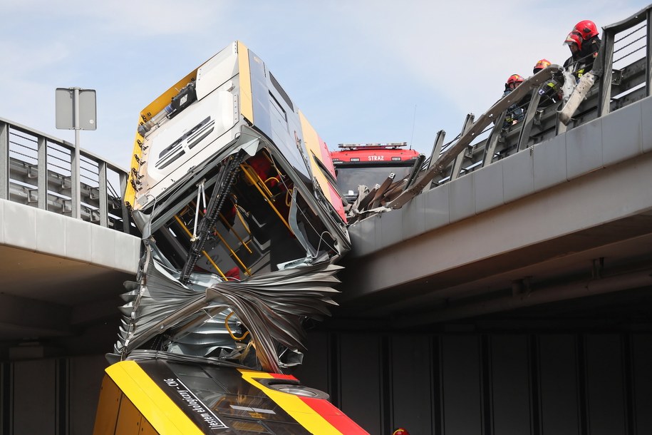 Miejsce wypadku autobusu miejskiego w Warszawie /Paweł Supernak /PAP