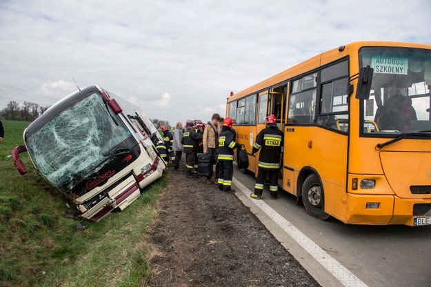 Miejsce wypadku autokaru na autostradzie A4 w okolicach Legnickiego Pola /Maciej Kulczyński /PAP