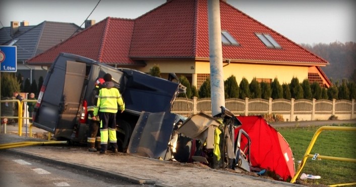 Miejsce wypadku Fiata Ducato. Kierowca miał 3 promile alkoholu w organizmie /Policja