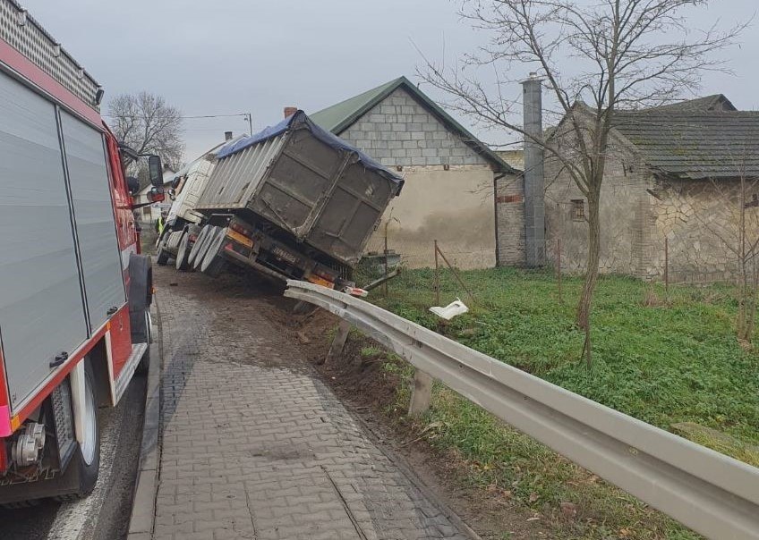 Miejsce wypadku, fot. świętokrzyska straż pożarna /Państwowa Straż Pożarna