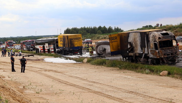 Miejsce wypadku na drodze krajowej nr 1 w Bogusławicach /Waldemar Deska /PAP