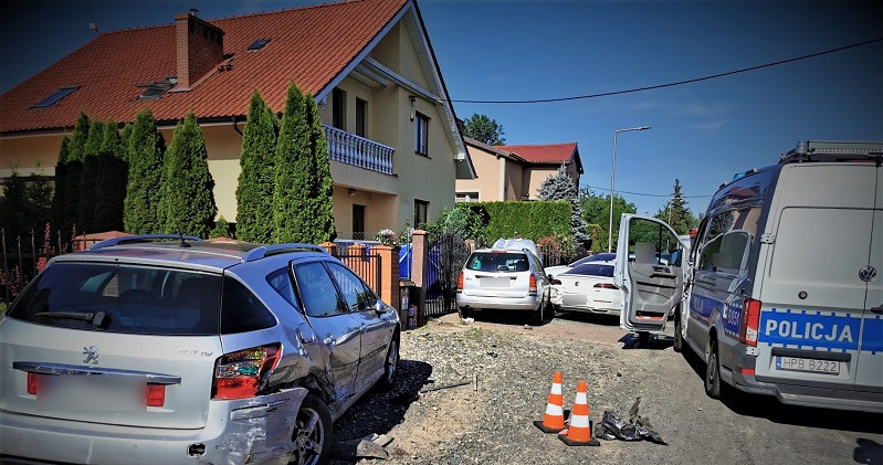 Miejsce wypadku, pijany kierowca jechał Fordem w głębi kadru /Policja