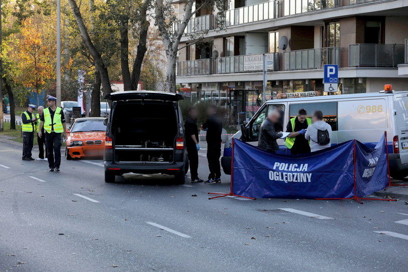 Miejsce wypadku. Pod wpływem mediów ZDM zamierza na dwupasmowej drodze zbudować progi /Paweł Suparnak /PAP