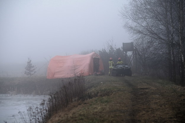 Miejsce wypadku prywatnego śmigłowca w pobliżu rzeki Dokawy w okolicach Pszczyny / 	Andrzej Grygiel    /PAP