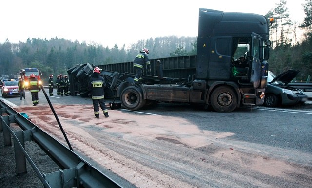 Miejsce wypadku samochodowego na obwodnicy Trójmiasta /Jan Dzban /PAP