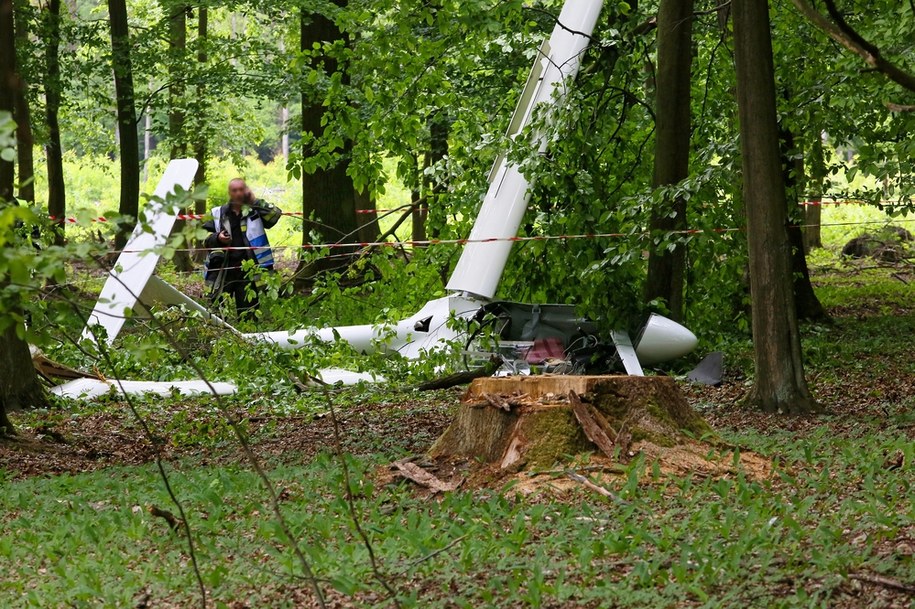 Miejsce wypadku szybowca z aeroklubu w Michałkowie /Tomasz Wojtasik /PAP