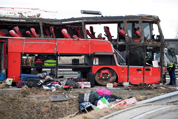 Miejsce wypadku ukraińskiego autokaru, do którego doszło w nocy z 5 na 6 bm. na autostradzie A4 w pobliżu MOP Kaszyce k. Jarosławia (Podkarpackie) /Darek Delmanowicz /PAP