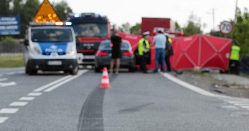 Miejsce wypadku ze śladami hamowania ciężarówki /Agencja Gazeta