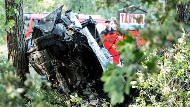Kujawskopomorskie Samochód uderzył w drzewo. Nie żyją 4